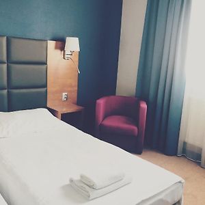 Pokój typu superior z dwoma pojedynczymi łóżkami